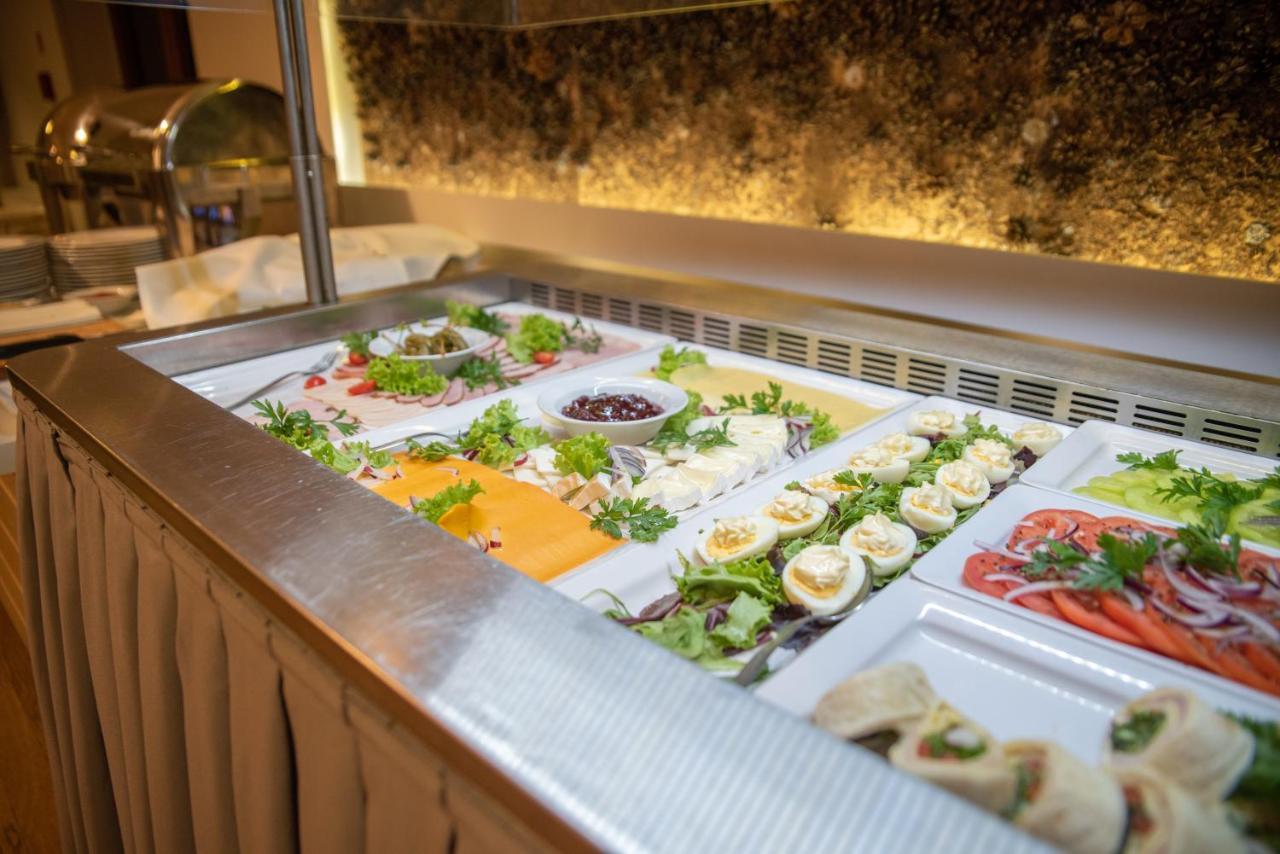 Hotel Pod Szyszkami Kozmin Ngoại thất bức ảnh