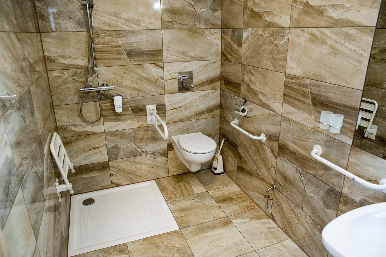 Hotel Pod Szyszkami Kozmin Ngoại thất bức ảnh