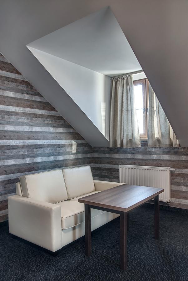 Hotel Pod Szyszkami Kozmin Ngoại thất bức ảnh