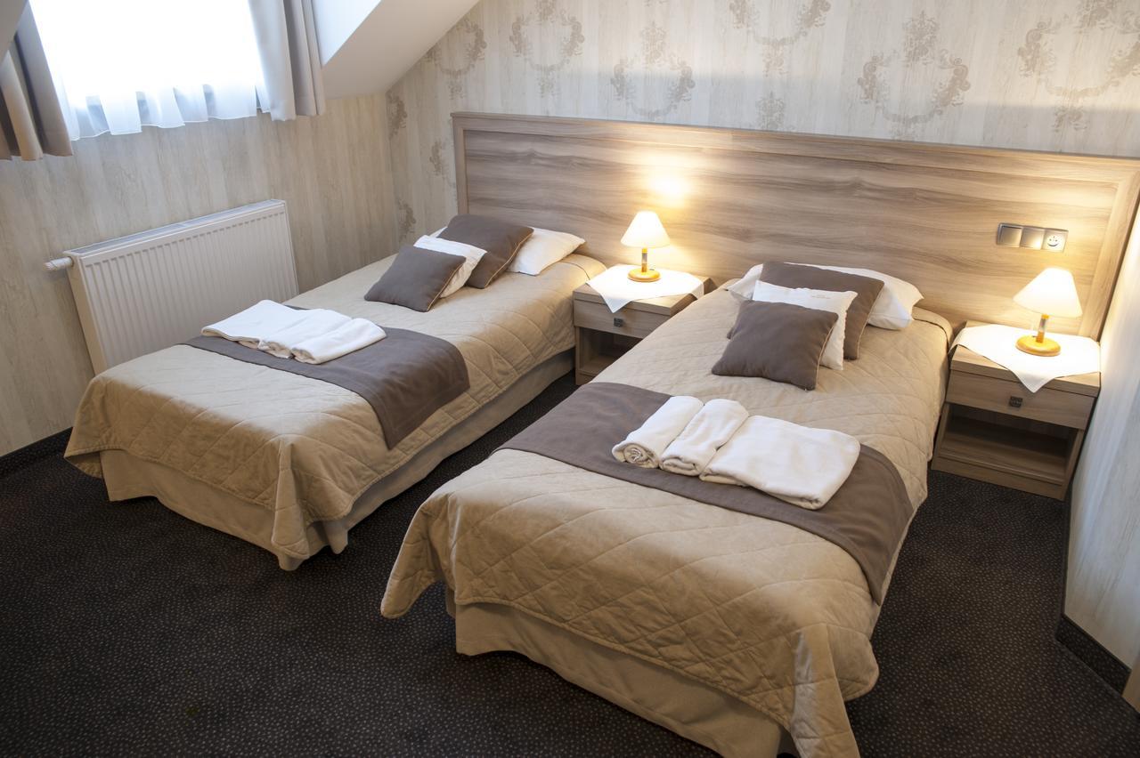Hotel Pod Szyszkami Kozmin Ngoại thất bức ảnh