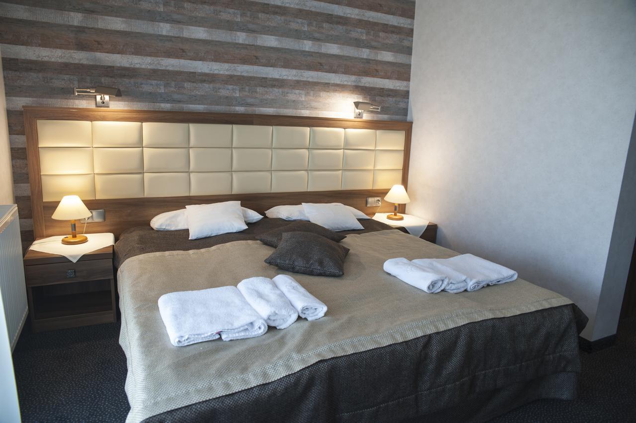 Hotel Pod Szyszkami Kozmin Ngoại thất bức ảnh